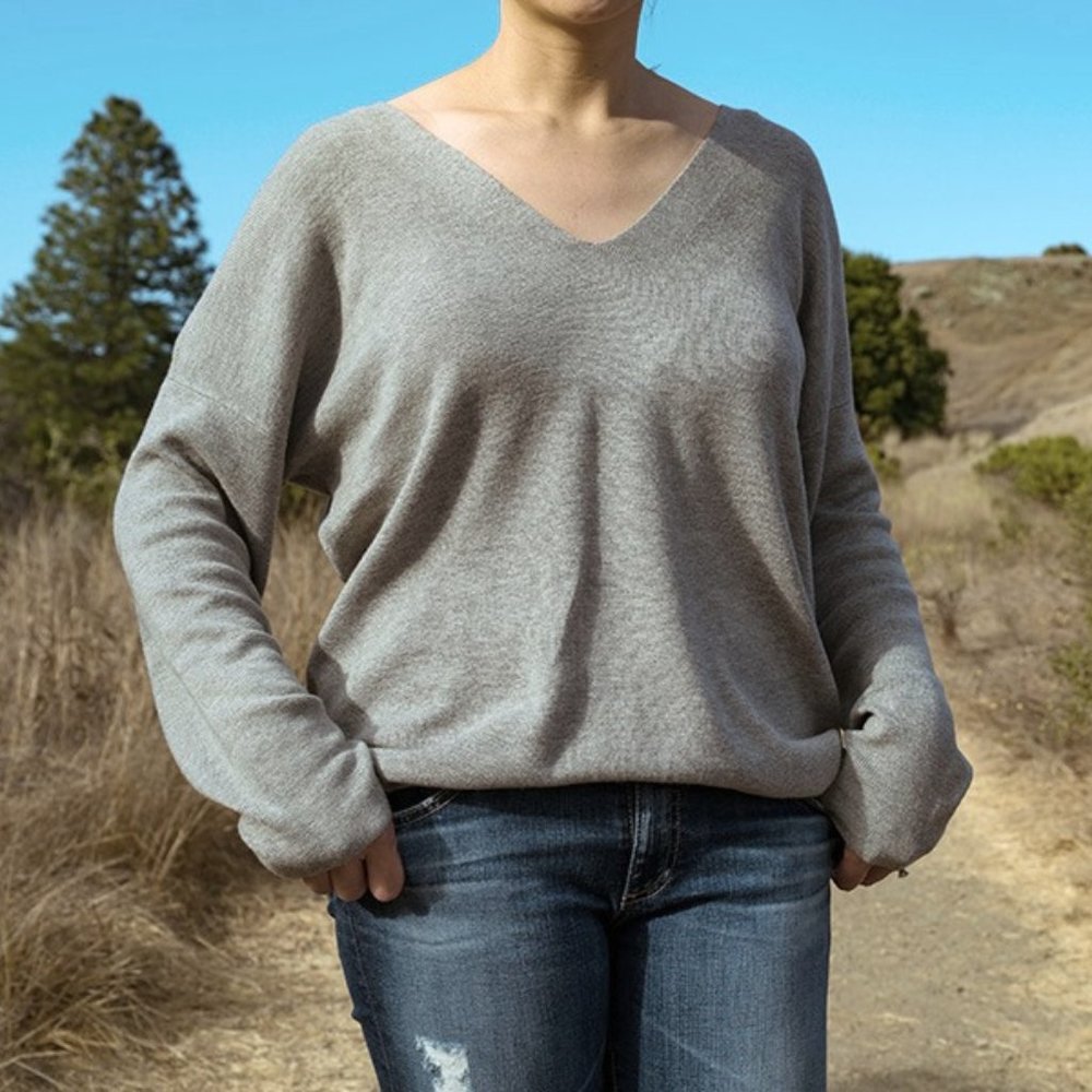 NWT Banana Republic merino wool blend v-neck grey gray sweater size L Large